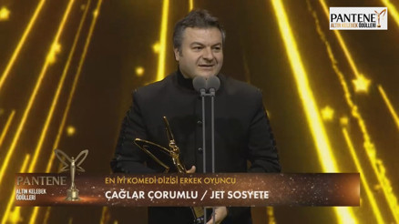 En iyi komedi dizisi erkek oyuncu : Çağlar Çorumlu