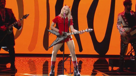 Aleyna Tilkiden muhteşem performans