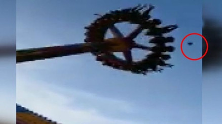 Lunaparkta peruğu uçan adam herkesi güldürdü Lunaparkta peruğu uçan adam herkesi güldürdü
