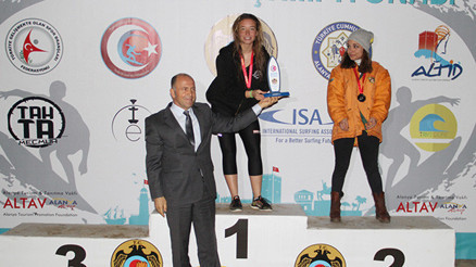 Yurtta kar teyakkuzu... Alanyada sörf heyecanı