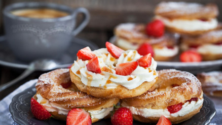 Ev Yapımı Çilekli Profiterol Tarifi