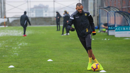 Boutaib, Mısır yolcusu Malatyasporda Larin sesleri...