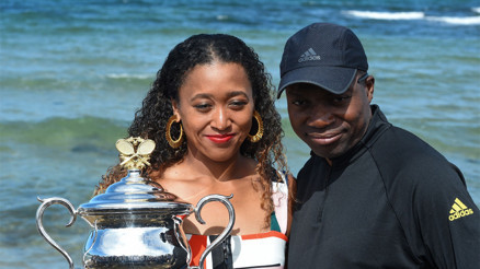 Djokovic zirveyi bırakmadı, Osaka sürprizi