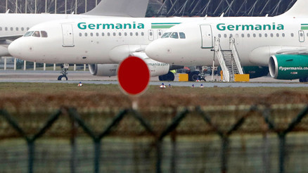 Gece yarısı iflas: Yolcular havaalanında kaldı, bilet paraları uçtu Gece yarısı iflas: Yolcular havaalanında kaldı, bilet paraları uçtu