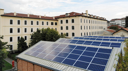 Elektriğini güneşten üreten lise