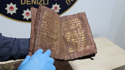 Paha biçilemeyen tarihi 4 kitapla yakalanan şüpheliler tutuklandı