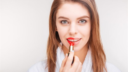 Kırmızı Ruj Sürmenin Püf Noktaları