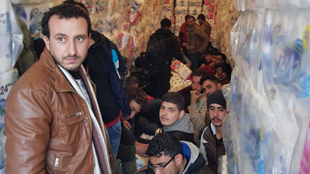 TIRın kapağını açınca şaşkına döndüler