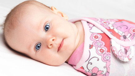 Uzmanlar uyarıyor… Bebekleri kundaklarken dikkat
