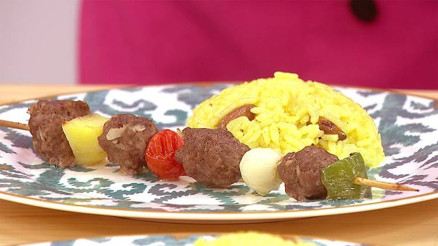 Sebzeli köfte şiş ve zerdeçallı bademli pilav nasıl yapılır Sebzeli ve zerdeçallı bademli pilav tarifi