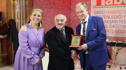 Ordu’da ‘Yılın Enleri’ anketinde Almanya’ya iki onur ödülü Ordu’da ‘Yılın Enleri’ anketinde Almanya’ya iki onur ödülü