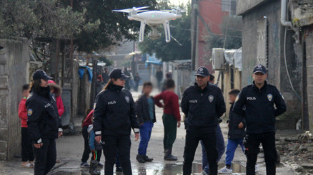 Polis 24 saat drone ile kontrol ediyor Kimlik göstermeyen mahalleye alınmıyor