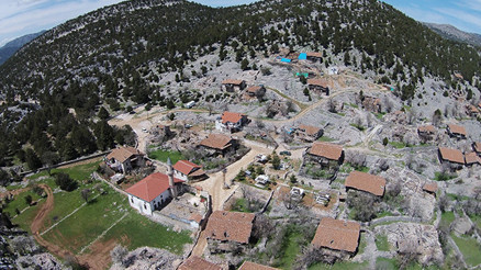 800 yıllık Sarıhacılar köyü turistlerin gözdesi