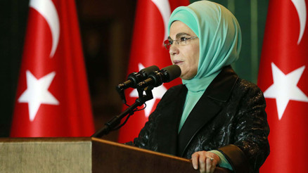 Emine Erdoğan: Koruyucu ailelik için atılacak en küçük adım dalga dalga yayılacak Emine Erdoğan: Koruyucu ailelik için atılacak en küçük adım dalga dalga yayılacak