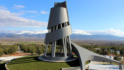 Süleyman Demirelin anıt mezarı bitme aşamasında