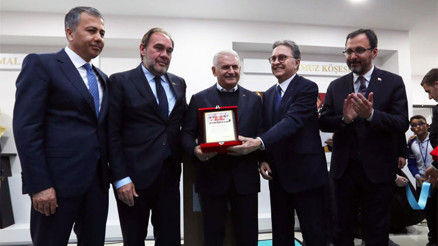 Binali Yıldırım ve Bakan Kasapoğlu Beykozda iki okul açtı Binali Yıldırım ve Bakan Kasapoğlu Beykozda iki okul açtı