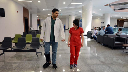 Kırık ayağın üzerinde 4 saat ameliyat