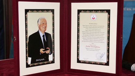 Osmanlı ve Türk tıbbını Batıya tanıtan Prof. Arslan Terzioğlu için saygı günü