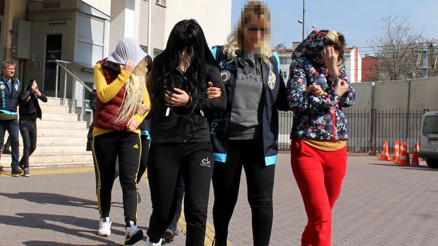 Fuhuş için oyun sitelerinden haberleşmişler