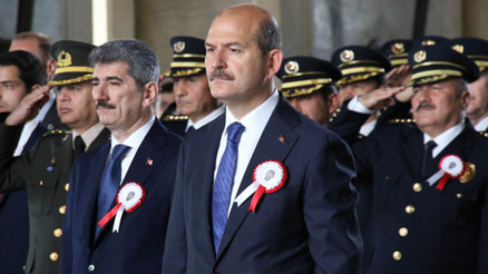 Bakan Soylu ve polisler, Anıtkabirde