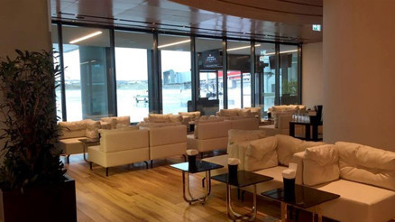 İstanbul Havalimanında otel konforunda yolcu salonu İstanbul Havalimanında otel konforunda yolcu salonu