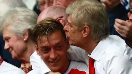 Bomba patlıyor Geri dönüyor...