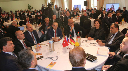 Almanya’da Türk Medyası Zirvesi Almanya’da Türk Medyası Zirvesi