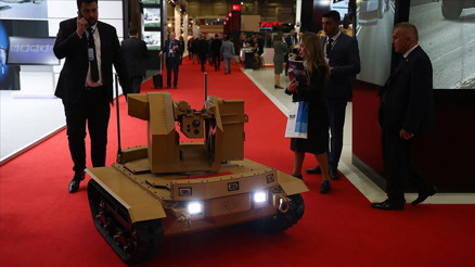 İnsansız kara aracı Fedai görev bekliyor