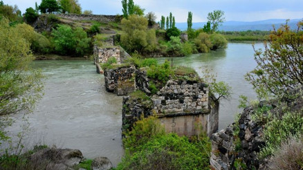 Boğazkesen Köprüsü restore edilmezse yok olacak