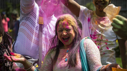 Renk cümbüşü ‘Holi Festivali’