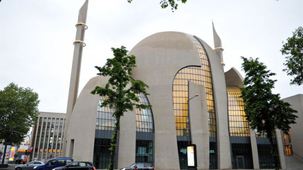 Köln’deki ilk iftara bin 200 kişi katıldı