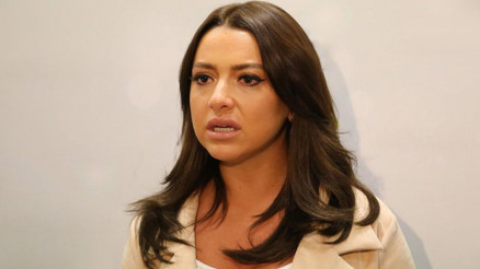 Hadise dolandırıcılara isyan etti