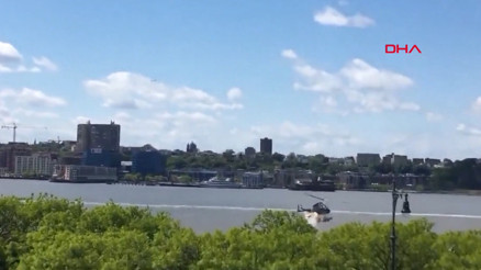 New Yorkta helikopter nehre düştü