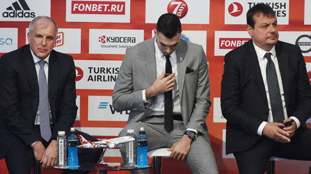 Euroleague seremonisinde Obradovic ve Ataman sahnede