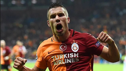 Lukas Podolski: Bu akşam tüm çaylar benden