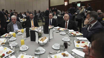 Kulüpler Birliği Vakfı, spor camiasını iftarda bir araya getirdi Kulüpler Birliği Vakfı, spor camiasını iftarda bir araya getirdi