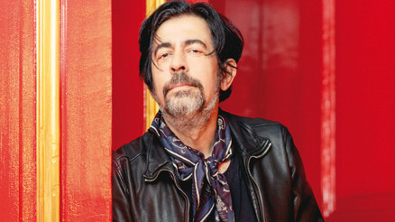 Çok güzel ve akıllı bir yazarla beraberim