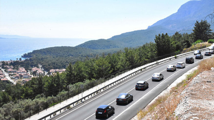3 saatte 30 bin araç geçti Jandarma yolu kapatmak zorunda kaldı...