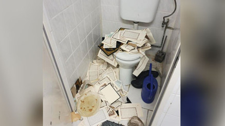 Aşağılık saldırı Müslümanları üzdü: Kuran’ları yırtıp tuvalete attılar