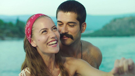 Aşk Sana Benzer filmi nerede çekildi, oyuncu kadrosunda kimler var