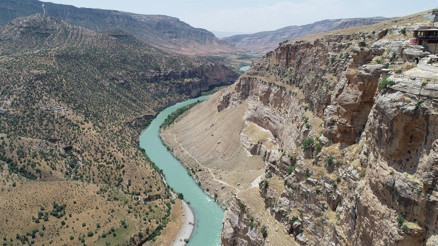 Botan Vadisine tepeden bakış ilgi görüyor