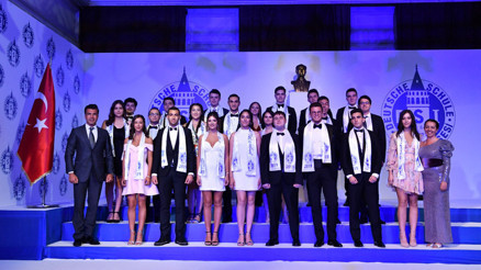 151’inci yıl mezunları diplomalarını aldı