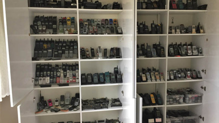 Tam 2 bin tane... Yatak odasında saklıyor Gece yatarken bile yanından ayırmıyor