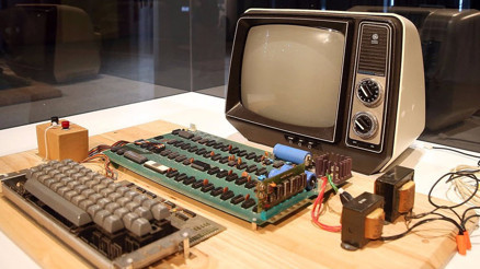 Appleın ilk bilgisayarına ait kullanma kılavuzu satışa çıkarıldı