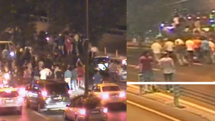 Son dakika.. 15 Temmuzun çok çarpıcı yeni görüntüleri çıktı Darbeci askerlere yardıma giden tankı önüne yatıp durdurdular