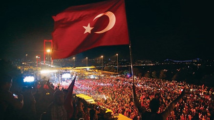 Ünlü isimlerden 15 Temmuz mesajları: Unutmak yok