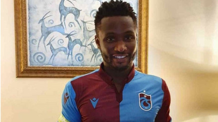 Trabzonsporun yeni transferinden flaş karar