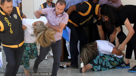 Cezaevinden firar edip sahte kimlikle hırsızlık yaparken yakalandılar