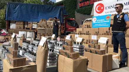 İstanbul merkezli dev operasyon 7 TIR dolusu ele geçirildi...