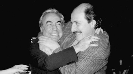 Emel Sayın’la beni o halde görünce Şener Şen yere düştü Gösteri dünyasının kara kutusu Mustafa Oğuz anlattı... Emel Sayın’la beni o halde görünce Şener Şen yere düştü Gösteri dünyasının kara kutusu Mustafa Oğuz anlattı...